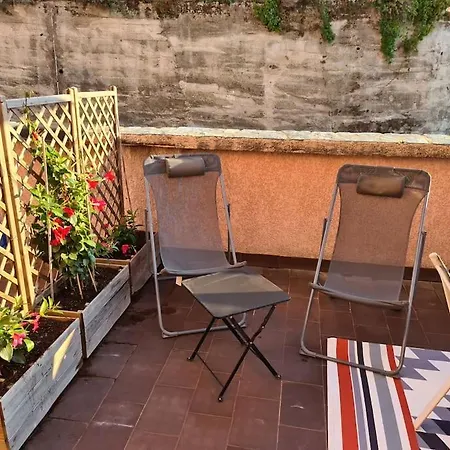 Climatise Terrasse Proche Port *